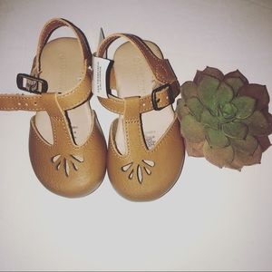 Girls clogs